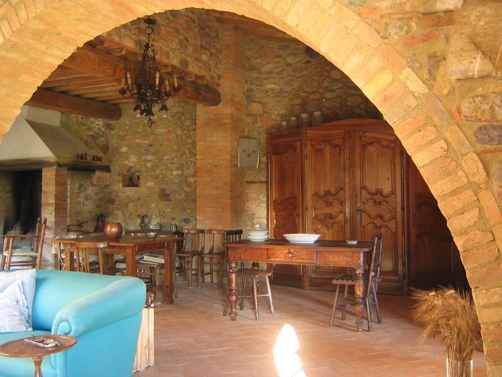 Agriturismo Il Casalino Pari Exterior photo